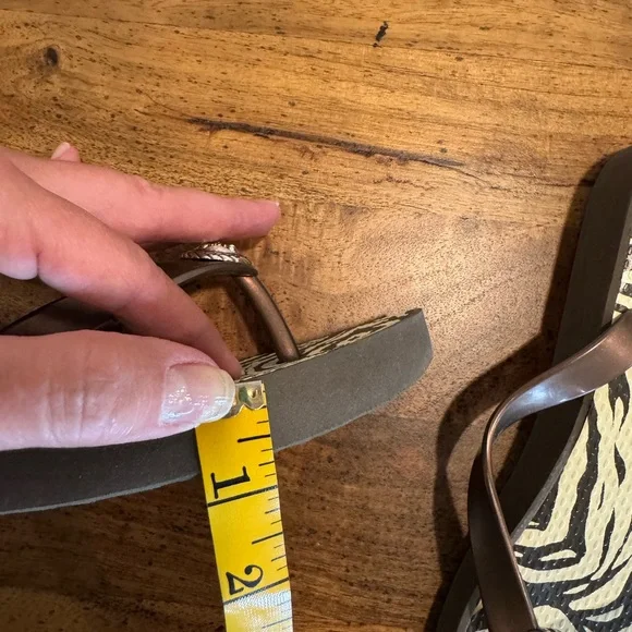 Brighton Wedge Flip Flop Sandals - Size 9 - Picture 11 of 12